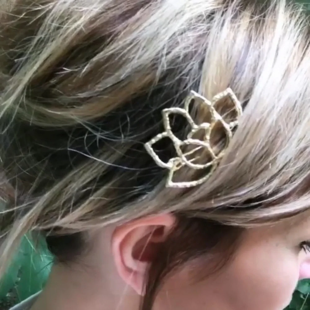 Sacred Lotus Minimalist Hair Clip - Picture 6 of 6